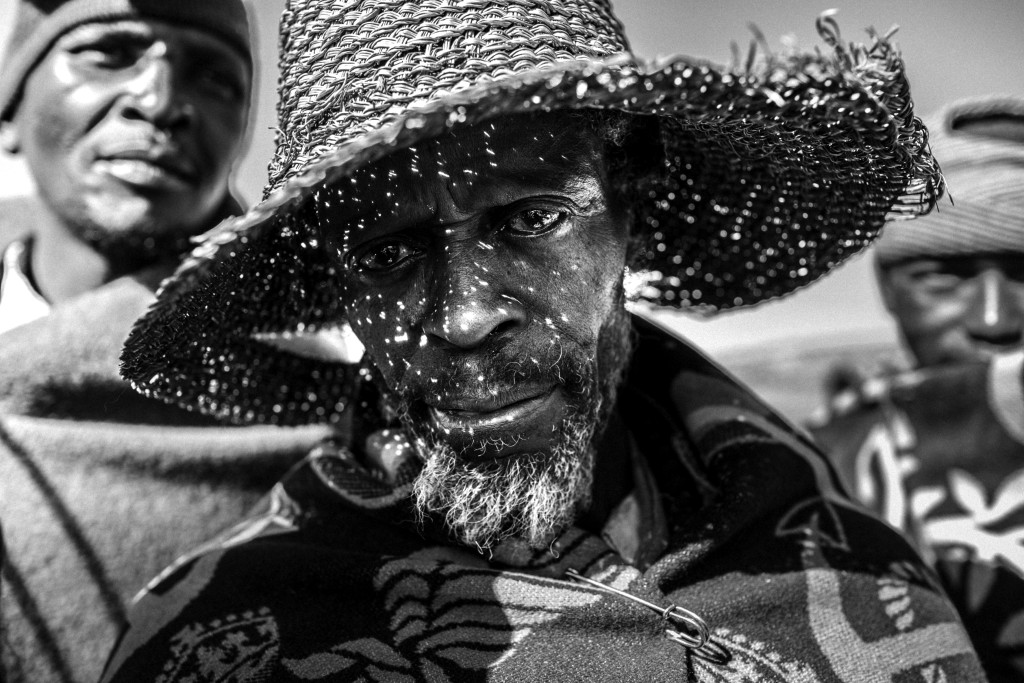Retrato de camponês do Lesoto, pequeno país encapsulado pela África do Sul e que tem a maior parte de seu território nas montanhas, a cerca de 2 mil metros acima do nível do mar