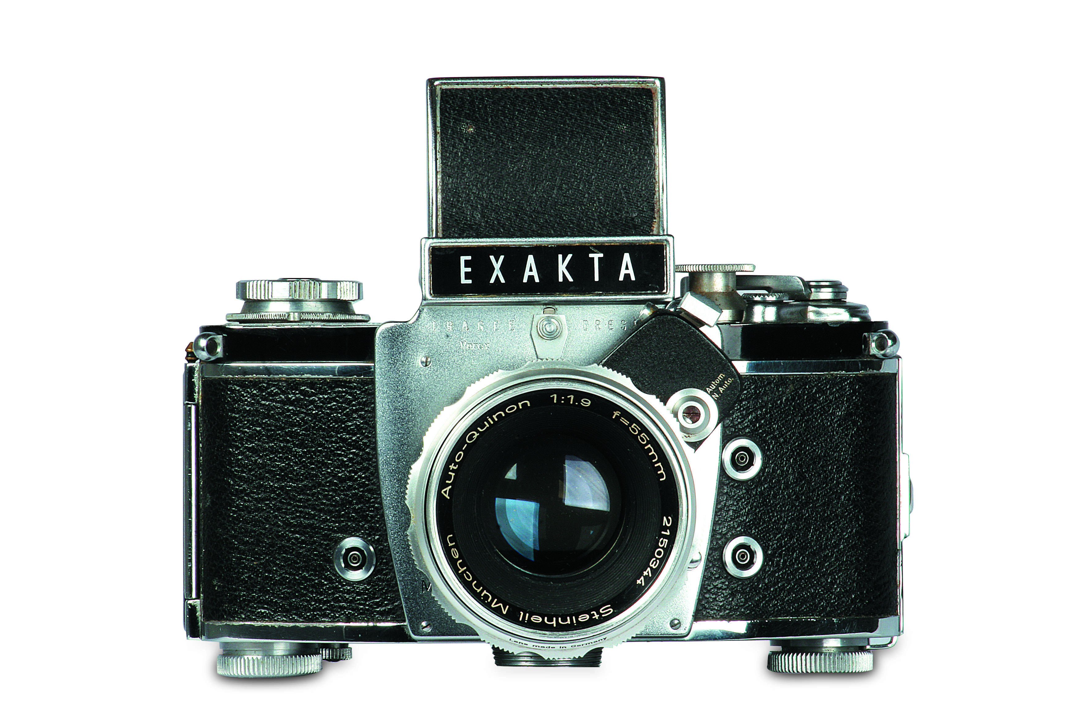 A empresa alemã Yhagge foi a criadora da Exakta, lançada em 1933 como a primeira SLR da história, feita para filme 127 em rolo