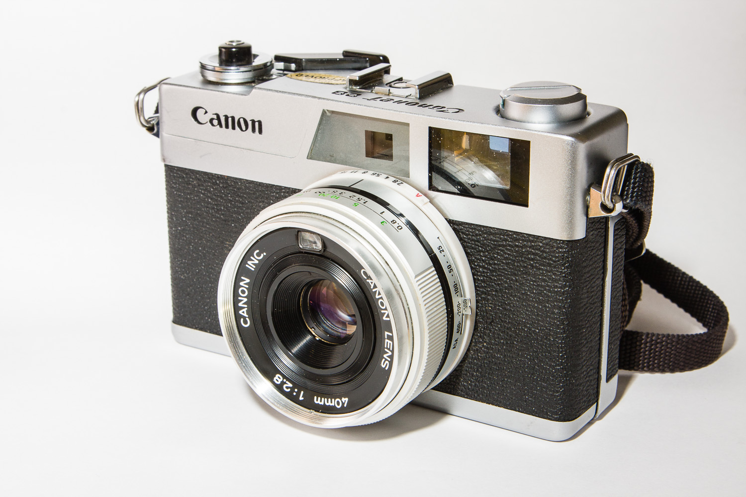 A Canon Canonet foi uma das câmeras de telêmetro que marcaram a invasão japonesa que dominou o mercado nos anos de 1960 graças à relação custo-benefício