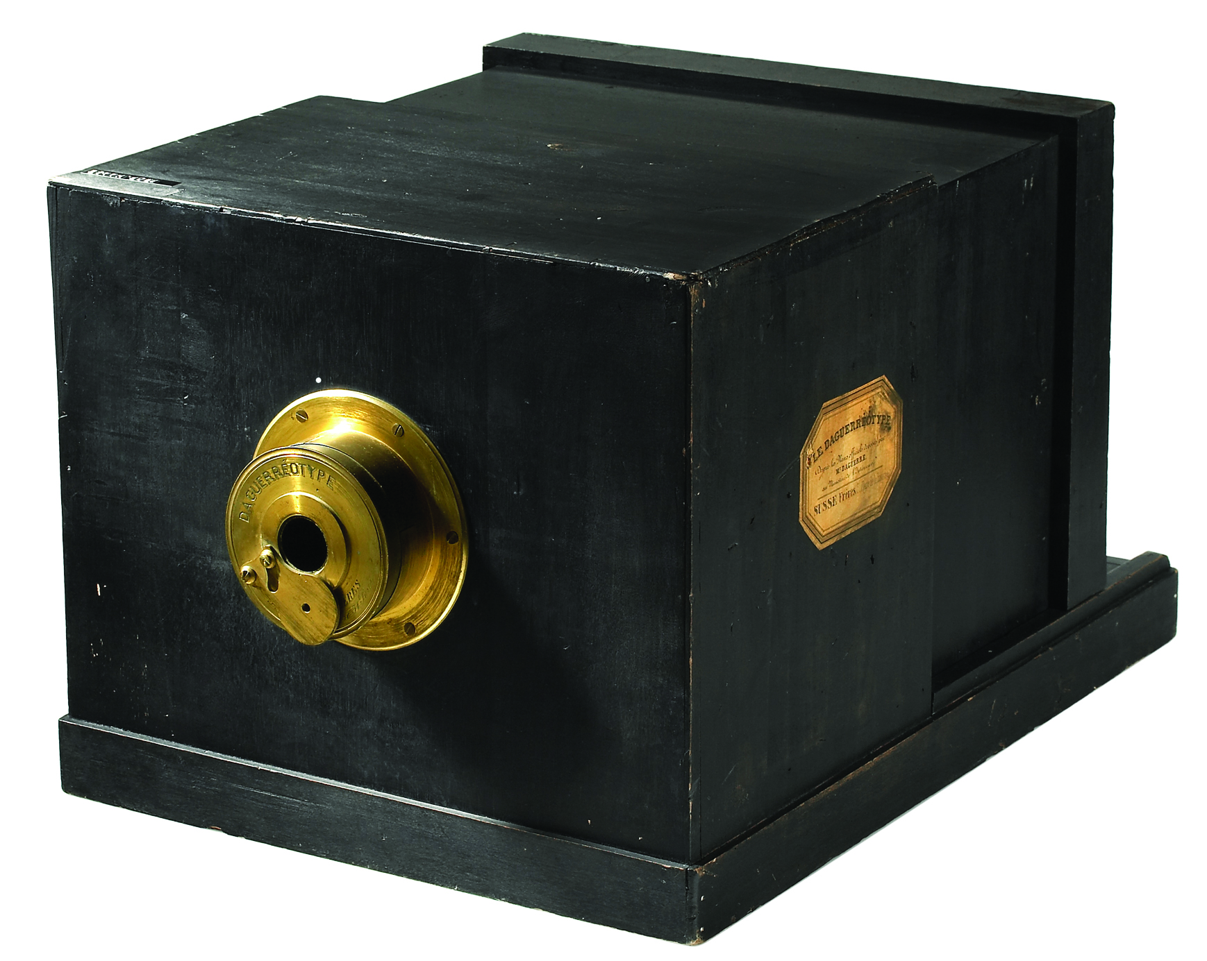 Réplica perfeita de uma câmera Daguerre, feita a partir de uma caixa de madeira com um orifício metálico