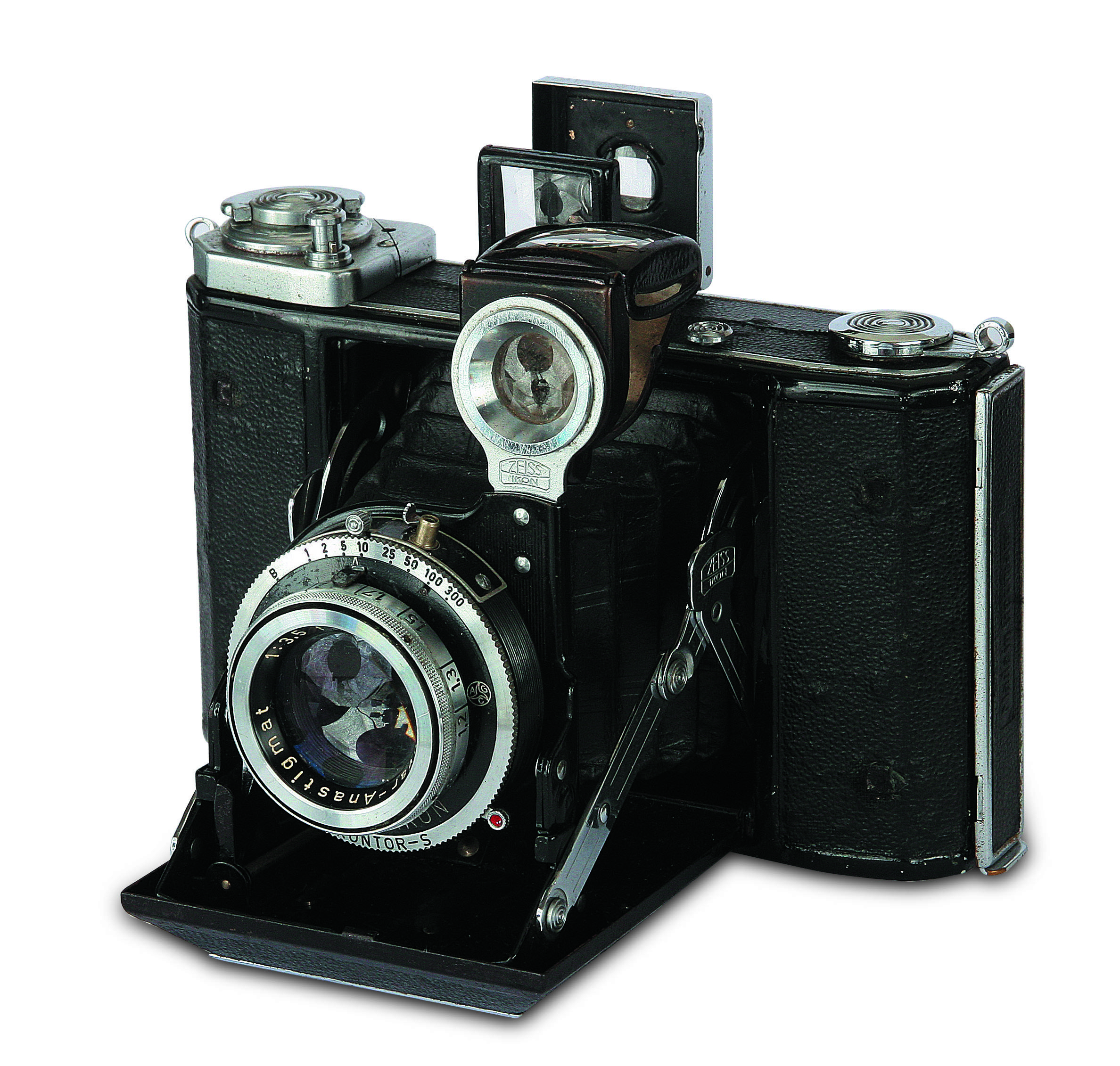 A alemã Carl Zeiss deixou de apenas fabricar lentes em 1926 e entrou no mercado de câmeras com o lançamento da linha Zeiss Ikon, caso deste modelo de 1937