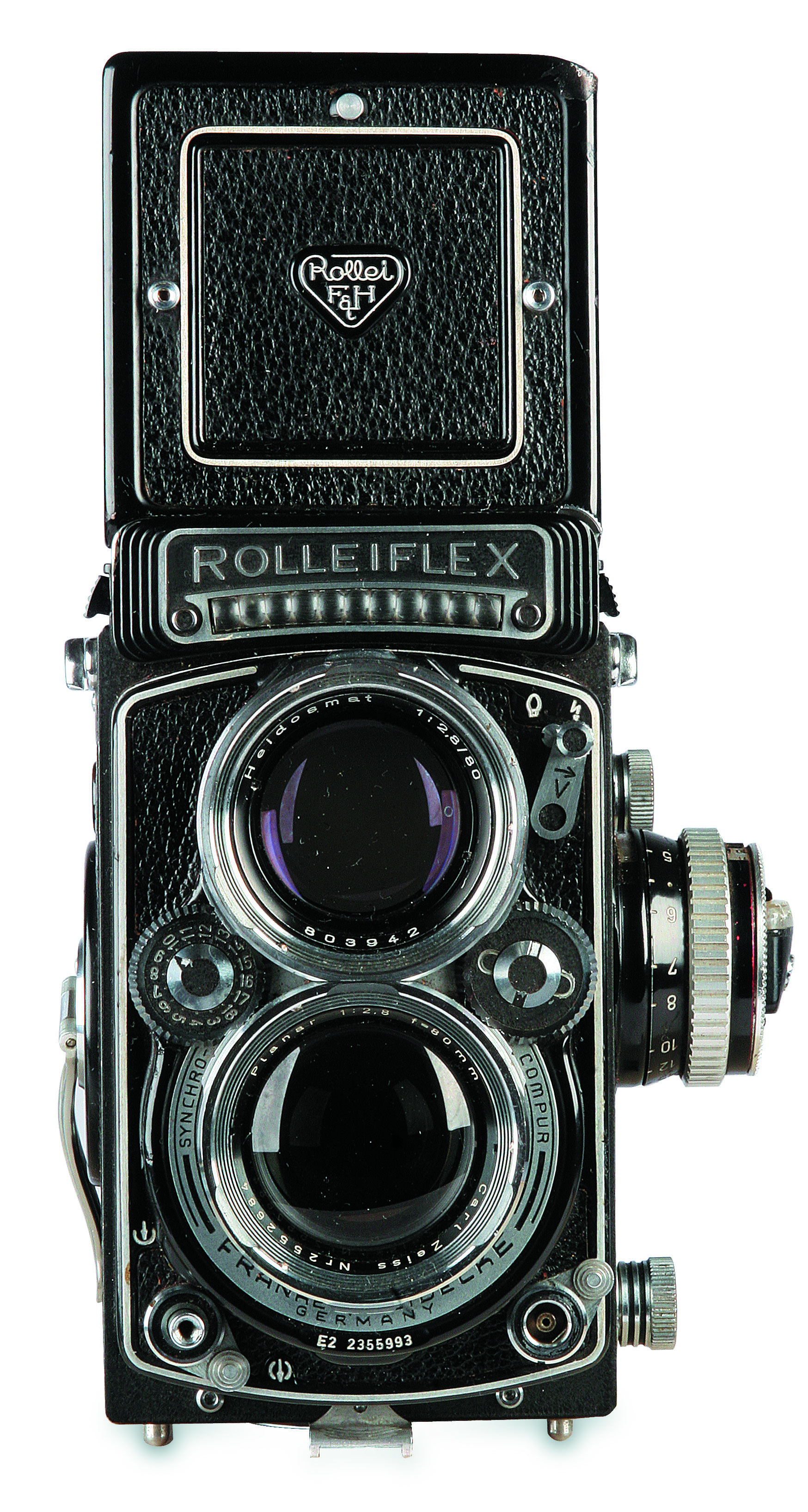 A Rolleiflex, lançada em 1929, revolucionou o mercado com o inovador formato TLR (lentes gêmeas) e visor reflex da objetiva superior 