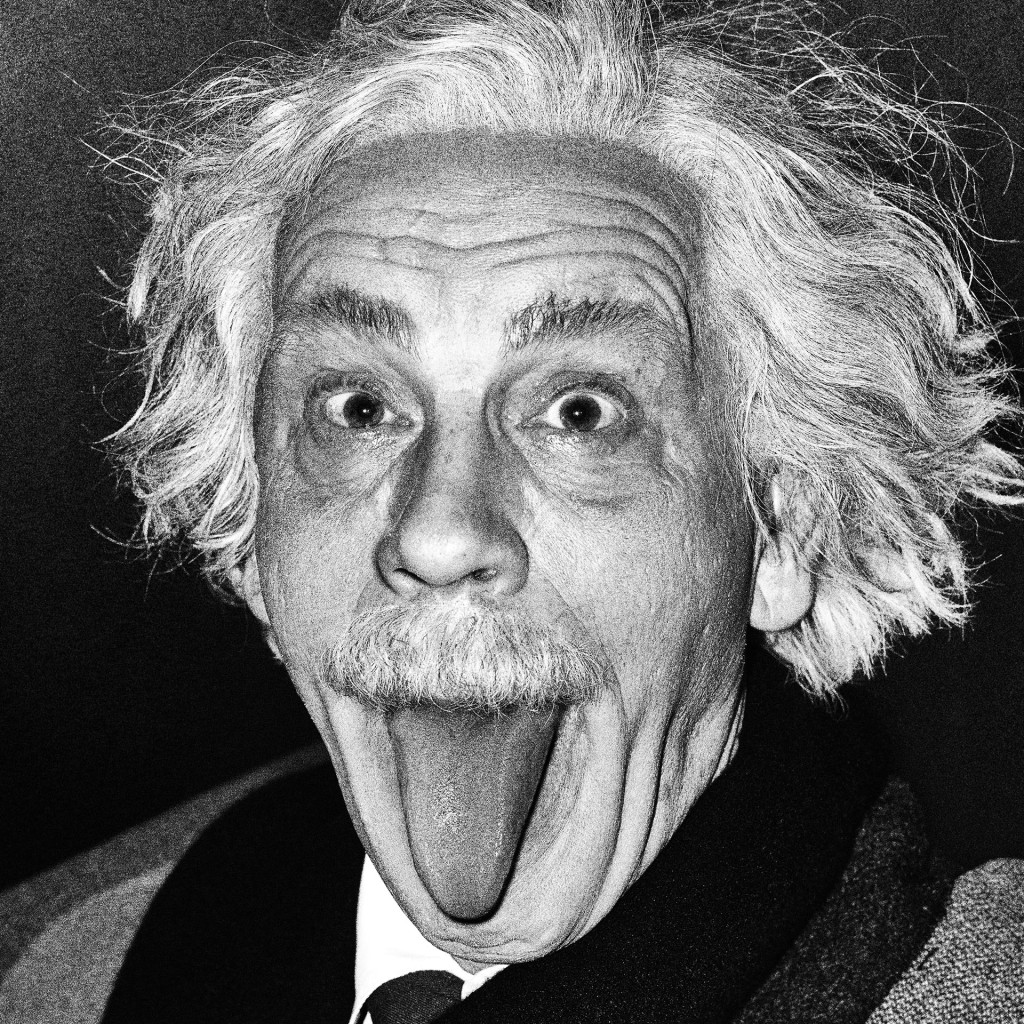 © Sandro Miller - Malkovich como Albert Einstein mostrando a língua para a lente de Arthur Sasse 
