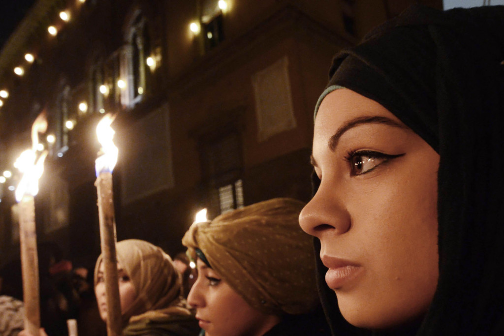 Vigília em Bologna em lembrança às vítimas do atentado ao jornal Charlie Hebdo