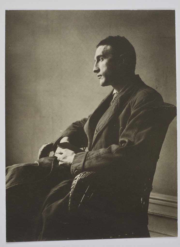 Foto: Man Ray. Retrato de Marcel Duchamp (1922)