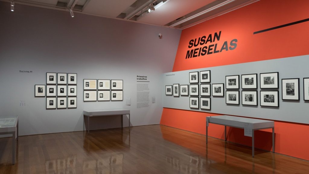 Montagem da exposição Susan Meiselas: Mediações no IMS Paulista. Foto de Maria Clara Villas