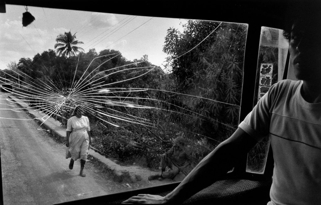 Estrada para Aguilares, El Salvador, 1983. © Susan Meiselas/ Magnum Photos